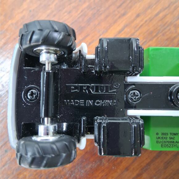 Tomy Ertl 1:64 Scale John Deere Toy Farm Dump Truck Diecast & Plastic Green - Picture 10 of 13